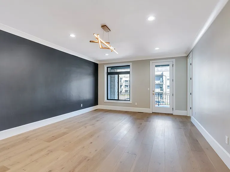 Jocelyn Court Townhomes — Photo 25