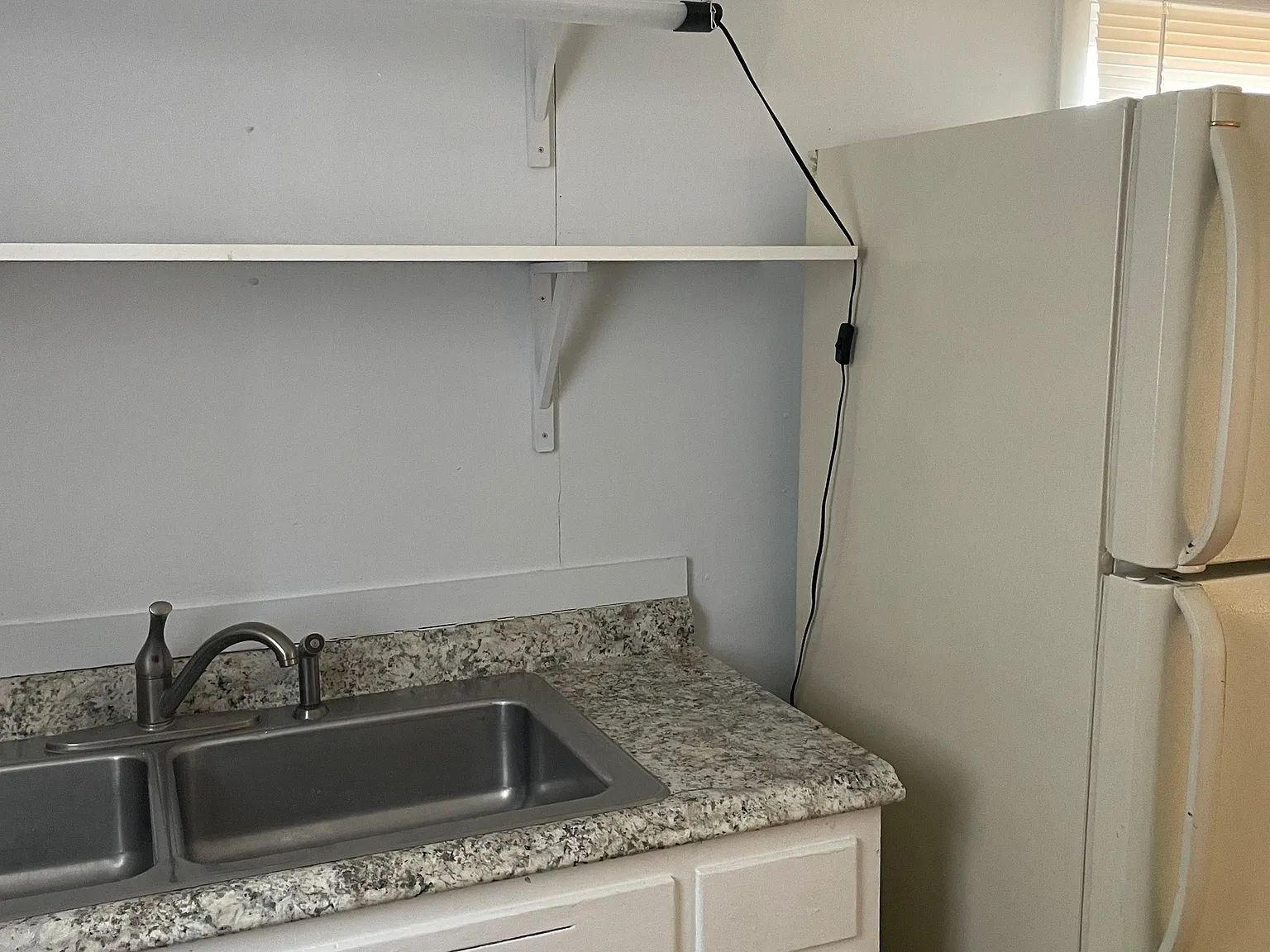 3 bed, 1.0 bath, 1000 sqft, $1,900 — Photo 3