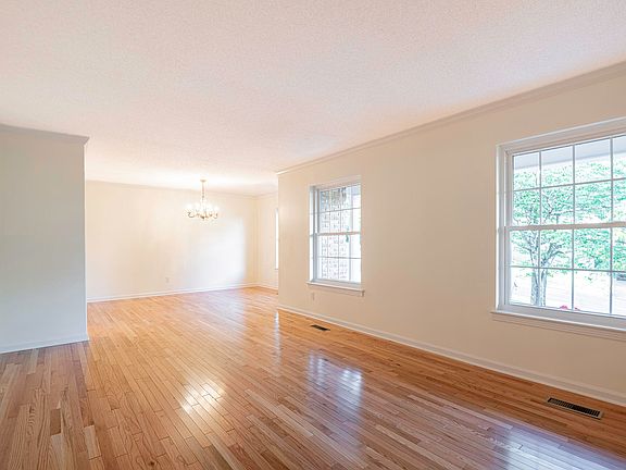 4th image of 5805 N Park Rd