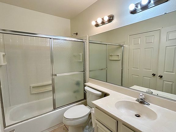 5th image of 23382 Diza St
