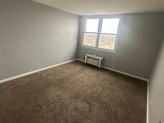 3rd image of 4300 W Ford City Dr APT 1008