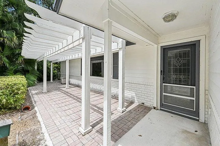 3 bed, 2.0 bath, 2072 sqft, $5,250 — Photo 4