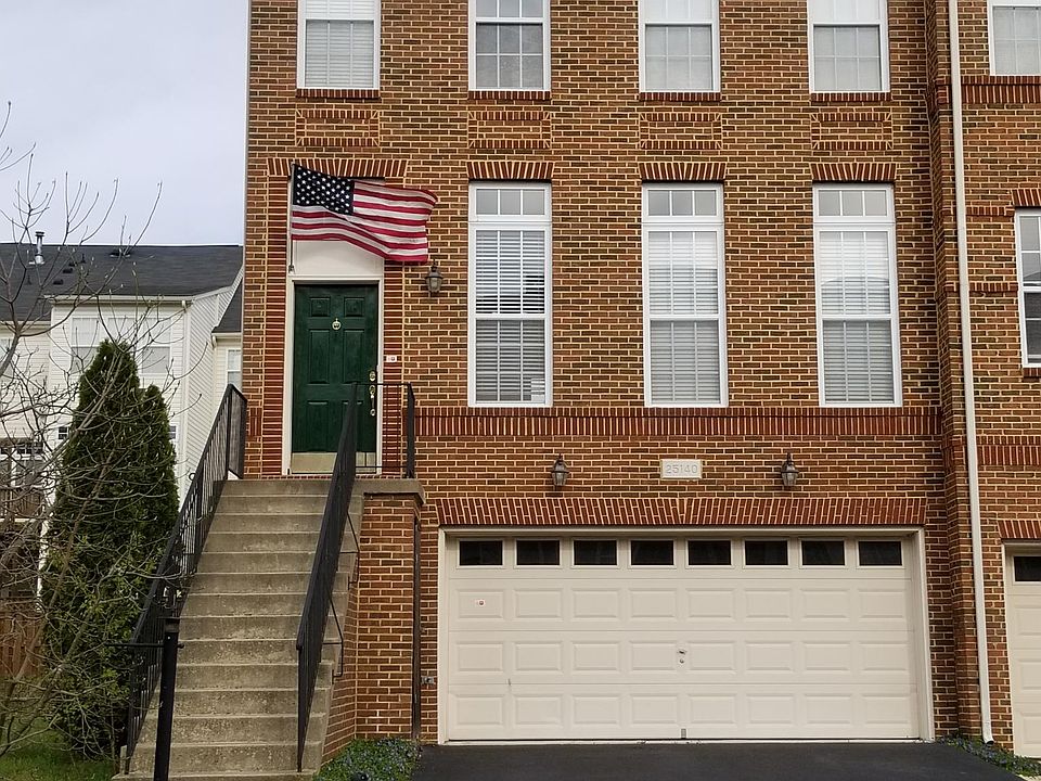 Gorgeous End Unit Townhouse with 2 car garage and hardwood floors!!