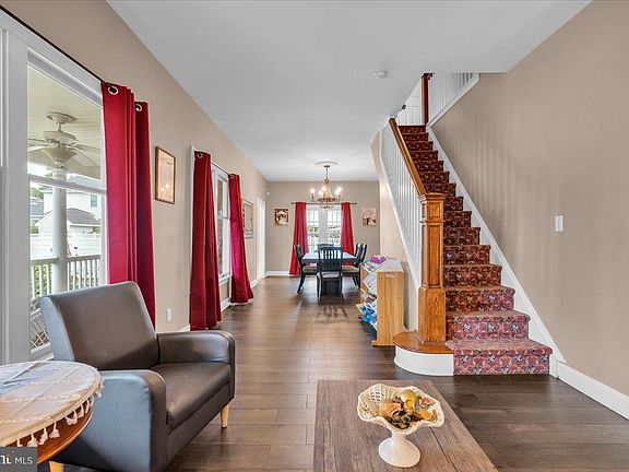 5th image of 130 E Hancock St