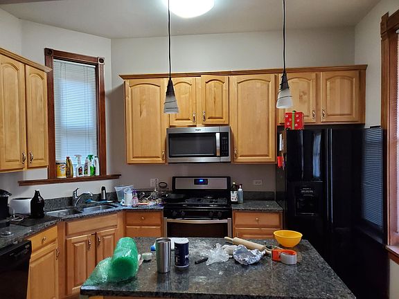 3rd image of 3845 N Kenmore Ave #1A