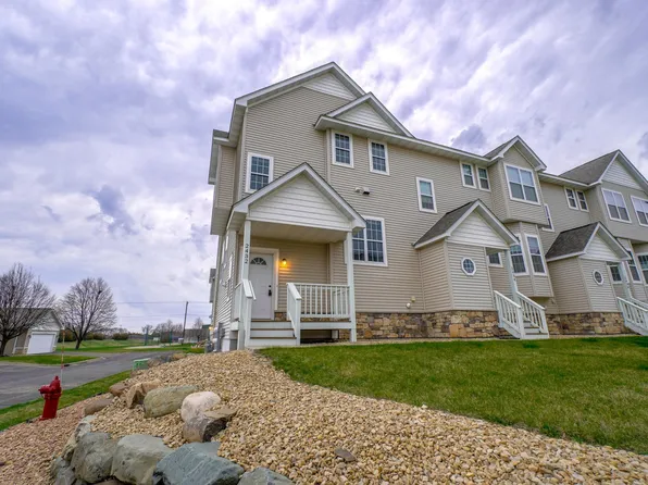 2432 Foxglove Cir, Hudson, WI 54016