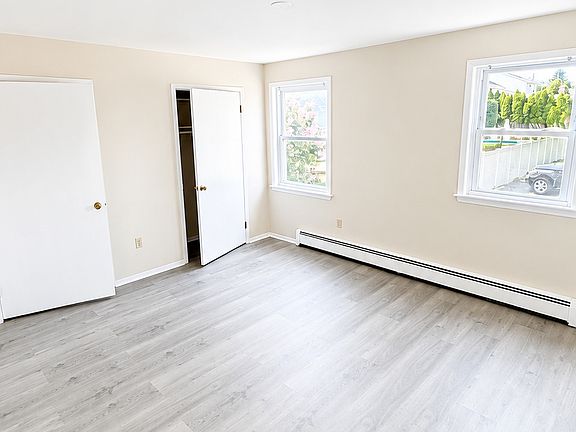 3rd image of 235 Meadow Ln APT 1