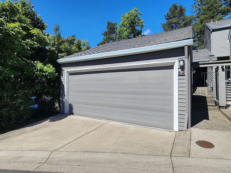 1st image of 37 Greenridge Ct #Townhouse
