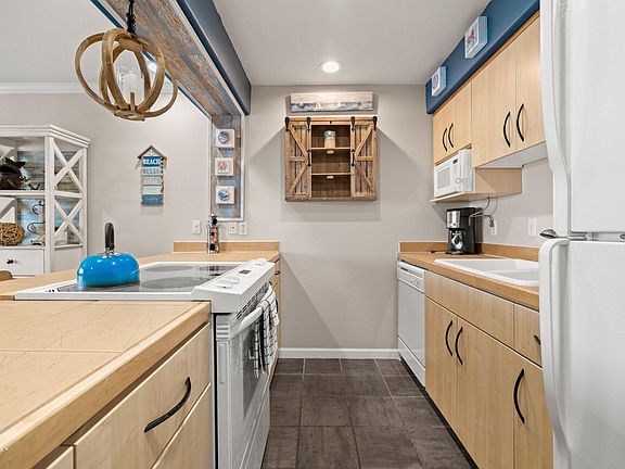 5th image of 890 SE Bay Blvd #203