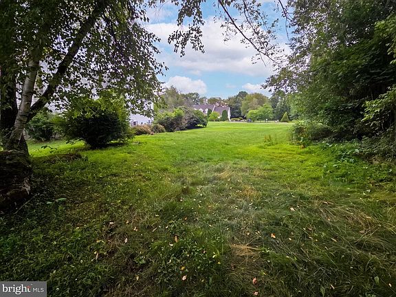 5th image of 2217 Valley View Dr S