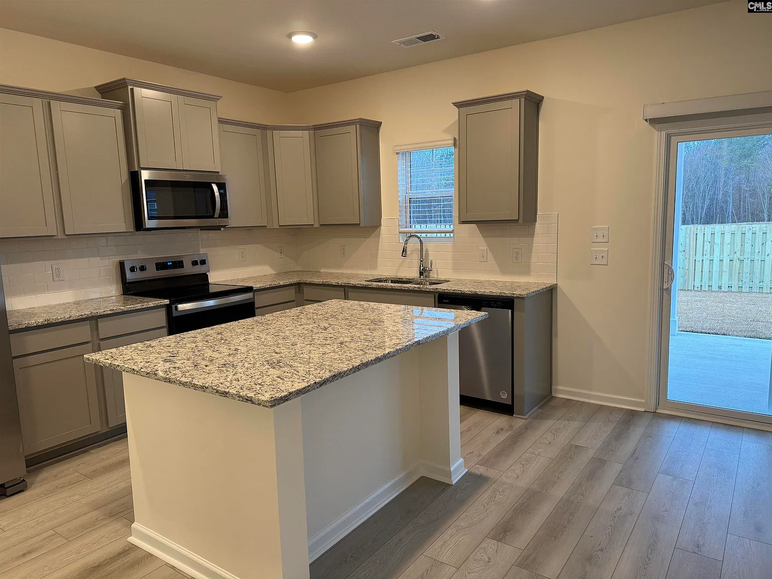 4 bed, 2180 sqft, $2,600 — Photo 2