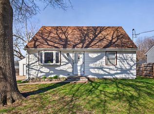 2400 E 39th Ct, Des Moines, IA 50317