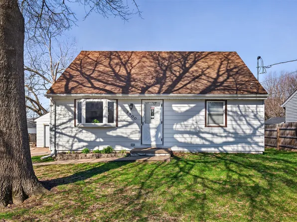 2400 E 39th Ct, Des Moines, IA 50317