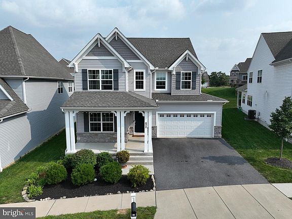 2nd image of 672 Stockdale Dr