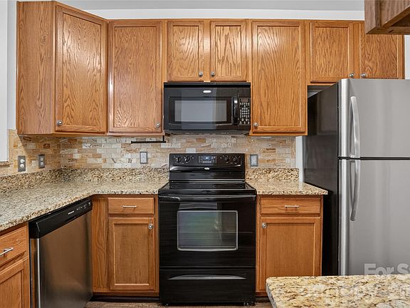 3rd image of 17221 Doe Valley Ct