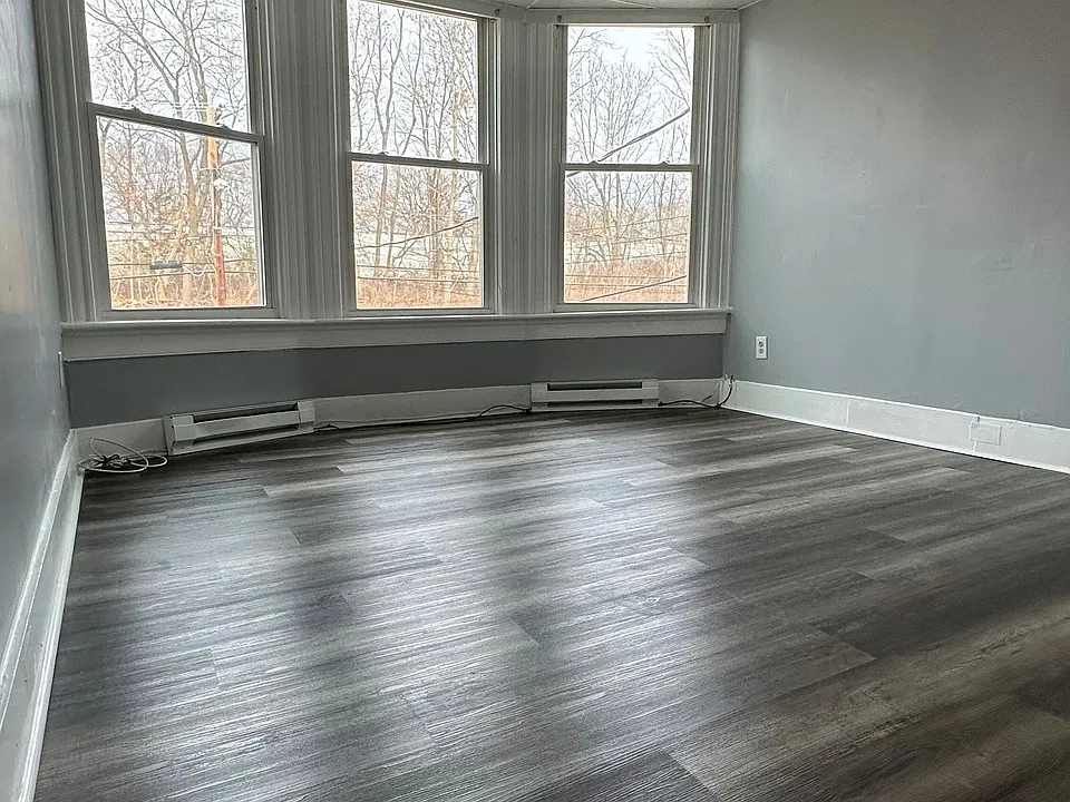 59 Railroad Ave #2A