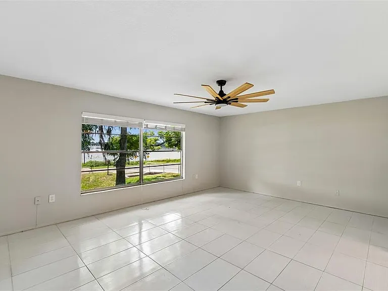 400 E Silver Star Rd — Photo 27