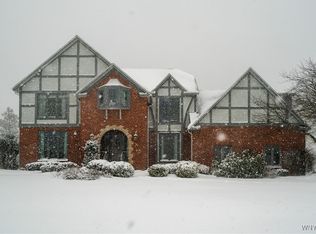 25 Fox Chapel Dr, Orchard Park, NY 14127