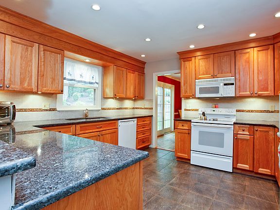 4th image of 108 Carstensen Dr