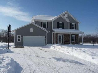 N41W22831 Sunder Creek Dr, Pewaukee, WI 53072