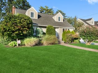 29 Stuart Pl, Oceanside, NY 11572