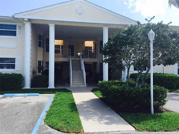 2nd image of 161 Grove Isle Cir