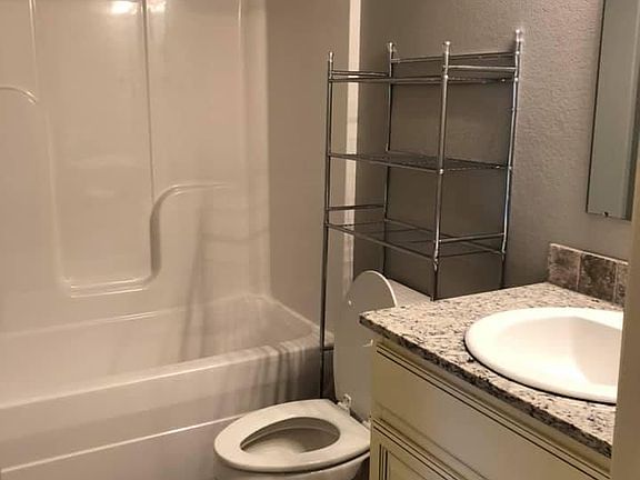 5th image of 415 Crestview Dr