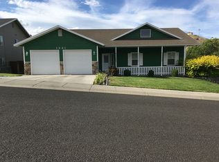 1521 W Cherry Ave, Selah, WA