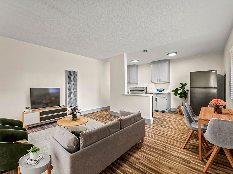 1st image of 14233 Sylvan St #10