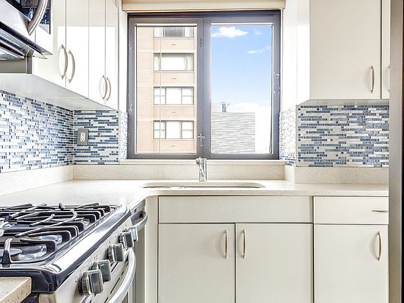 4th image of 52 E End Ave APT 21A