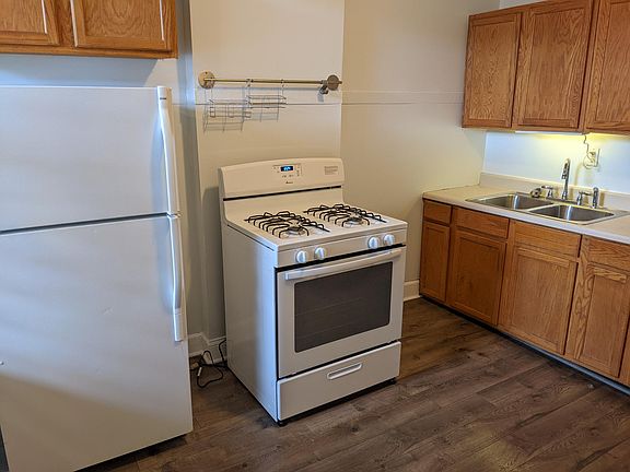 3rd image of 6224 N Broadway St