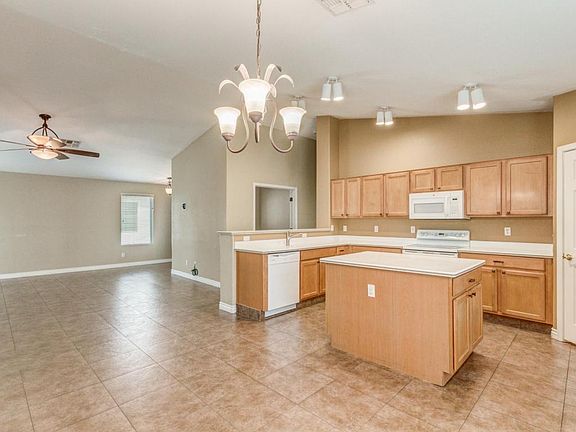 4th image of 3115 E Winged Foot Dr