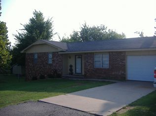 702 NW 8th St, Checotah, OK 74426