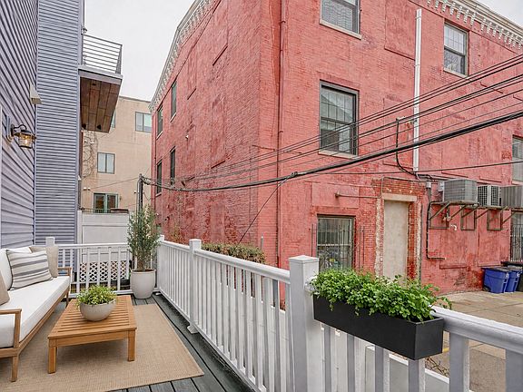5th image of 615 S Delhi St