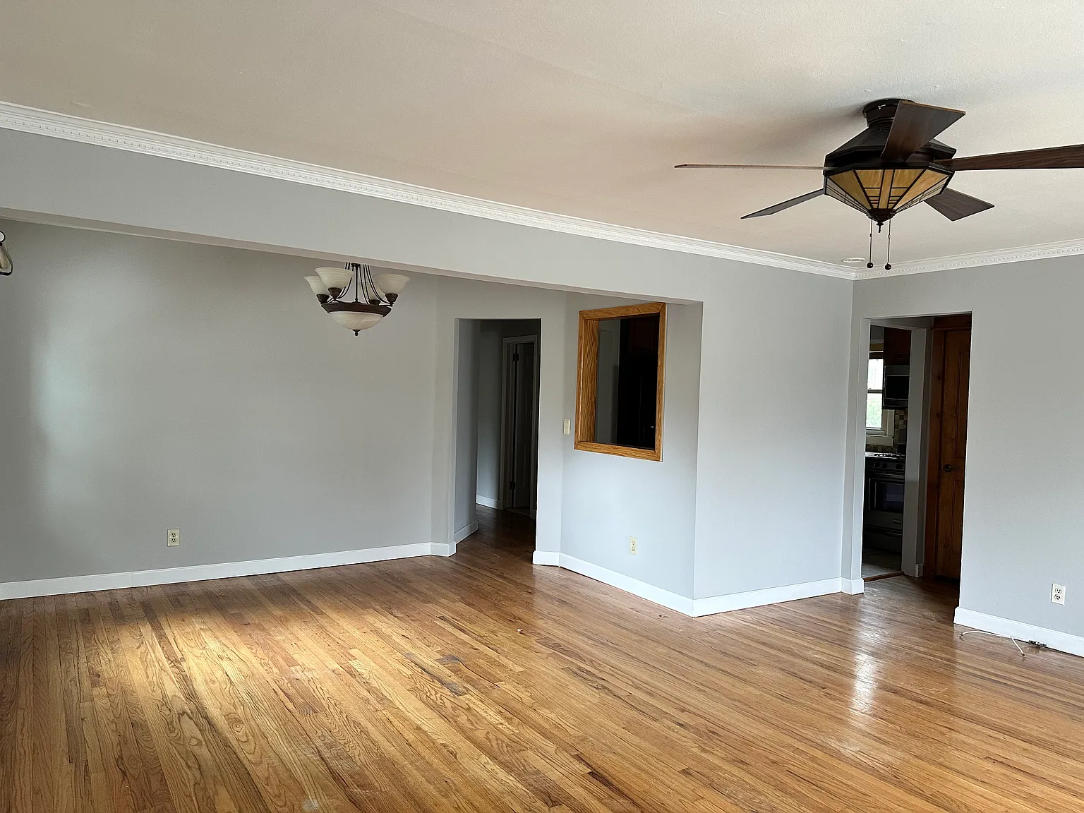 3 bed, 820 sqft, $3,300 — Photo 3