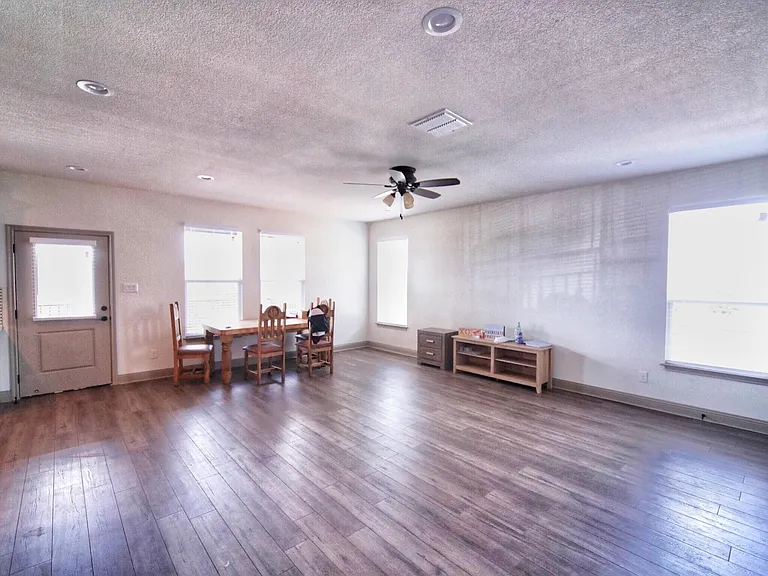 3003 McCart Ave — Photo 5