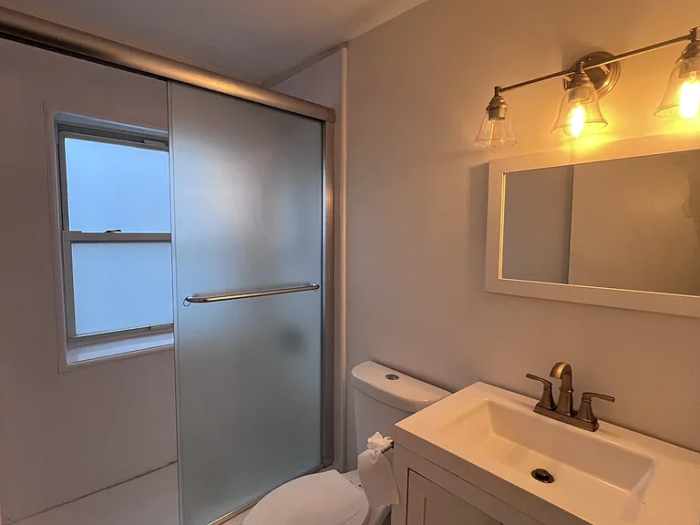 50 Seymour St #8 — Photo 6