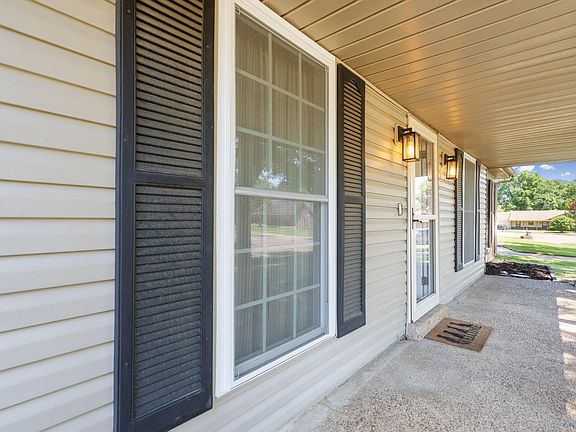 3rd image of 6888 Coral Hill Dr
