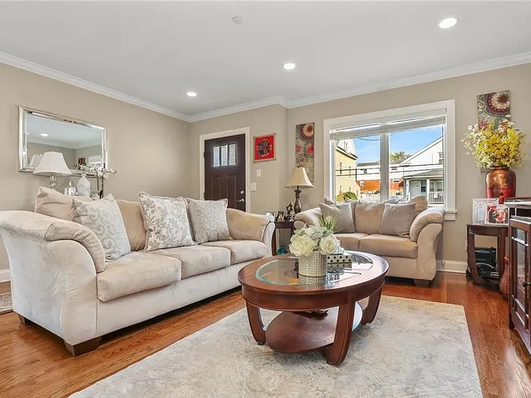 87 Gainsborg Ave — Photo 7