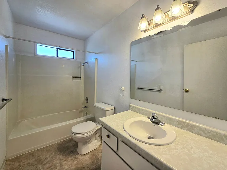 939 N Baker Ave — Photo 22