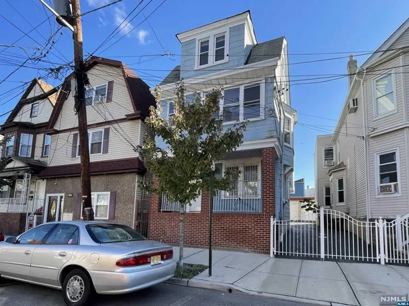 207 John St, Harrison, NJ 07029