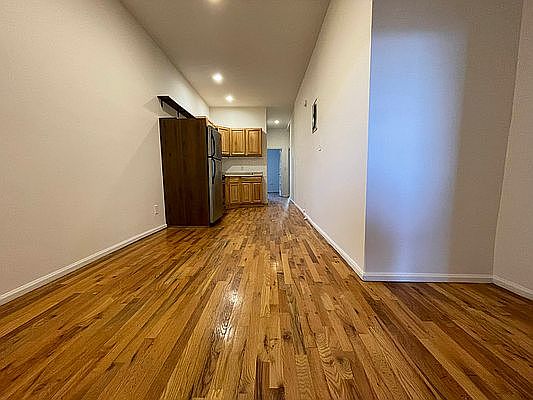 5th image of 23 Meserole St APT 2