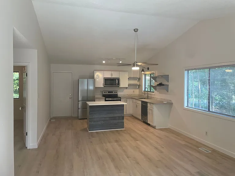 1101 W Main St #D — Photo 3