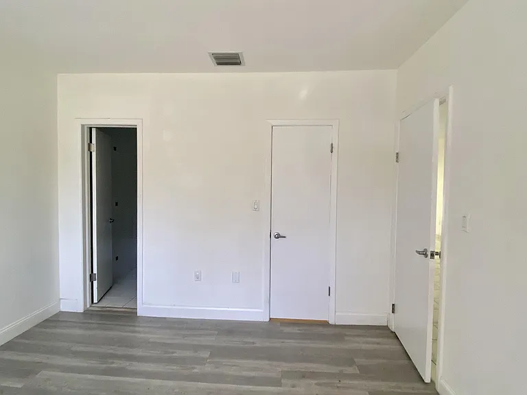 1101 Bay Dr — Photo 17