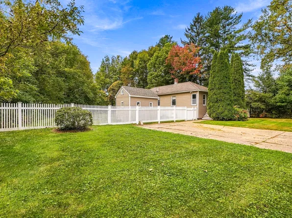 24 Washington St, Mendon, MA 01756