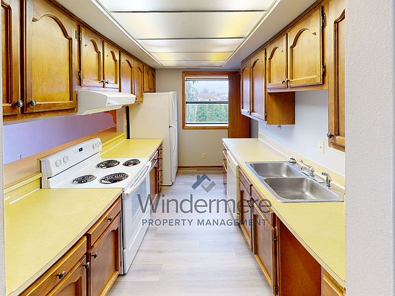 5th image of 601 Village Way APT 21