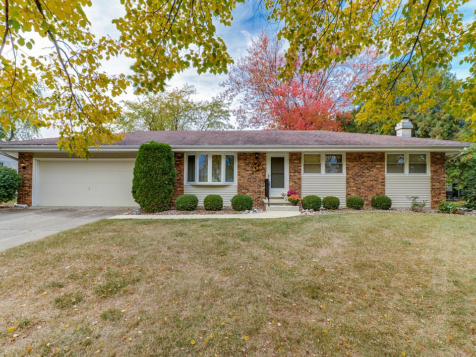 1st image of 105 S Devonshire Dr