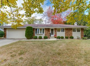 105 S Devonshire Dr, Bloomington, IL 61704