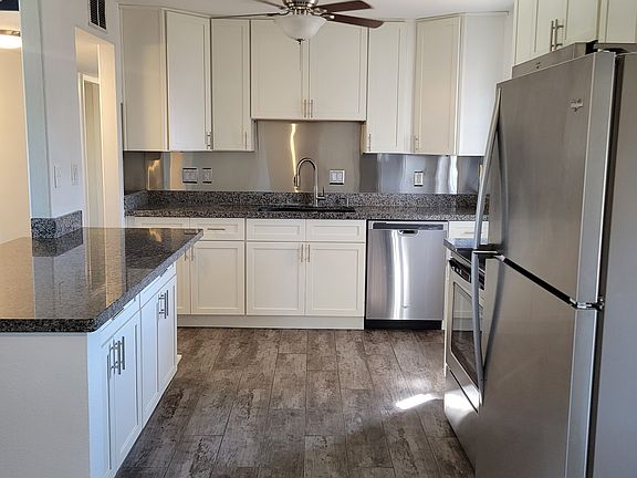 Beautiful, upgraded kitchen