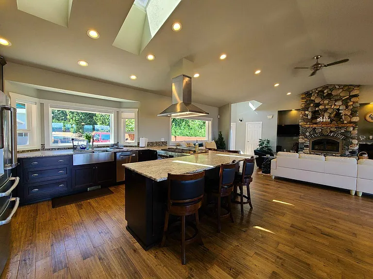 2537 Bretland Rd SE — Photo 12